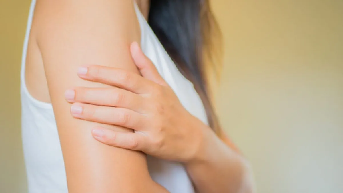 O que pode ser bolinhas no braço? Veja as causas e tratamentos